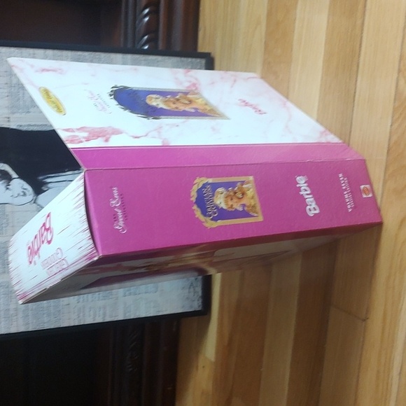 Grecian Goddess Barbie - Picture 9 of 12